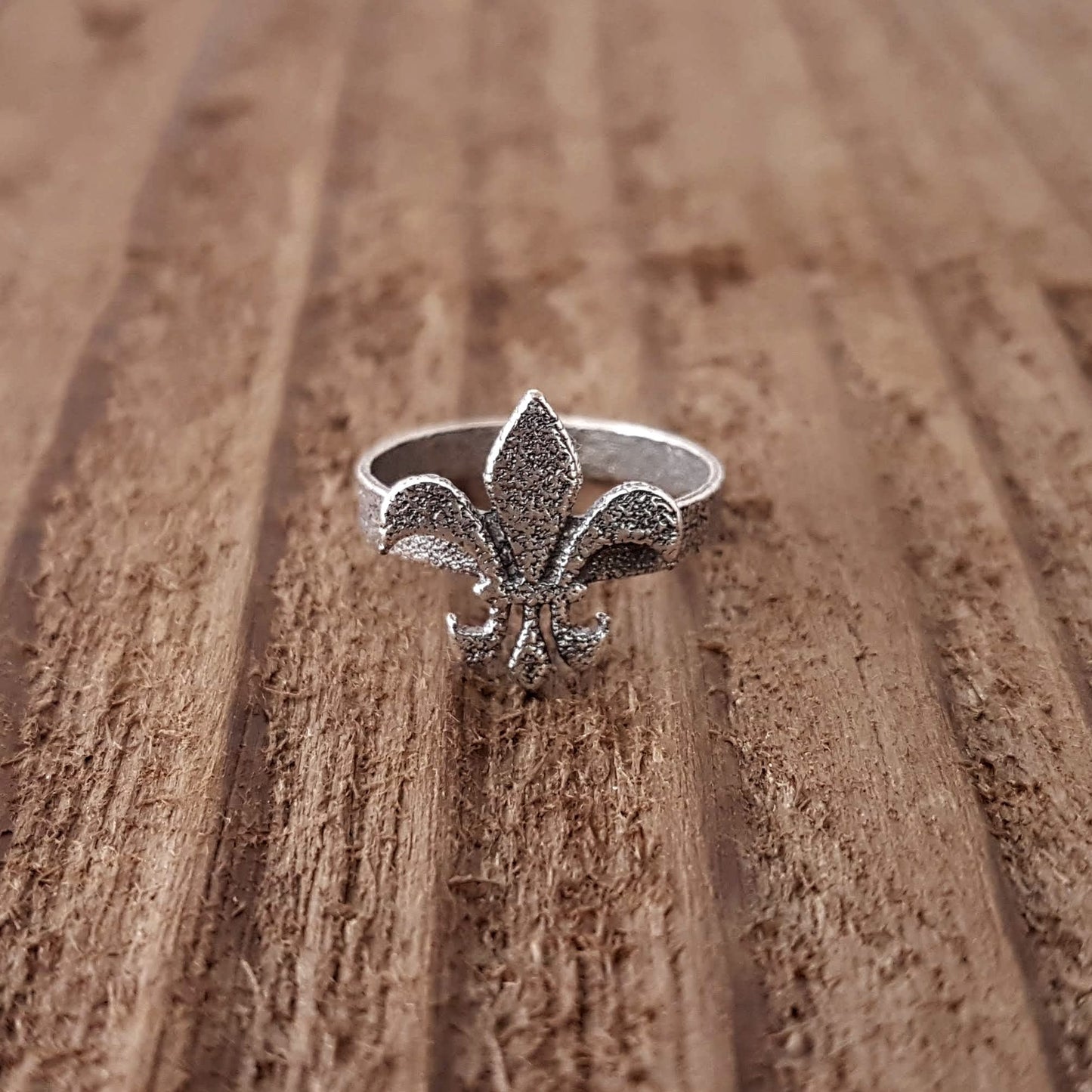 FLEUR DE LIS RING - Inspiratek